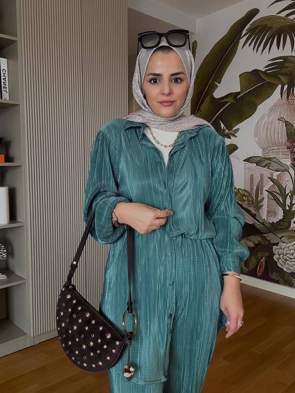 Pileli Saten Gömlekli Takım Nil Yeşil
