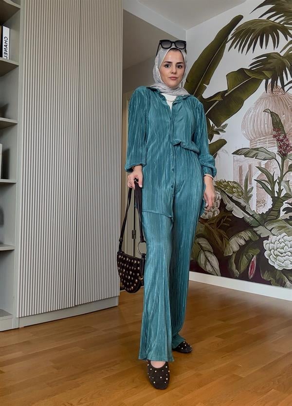 Pileli Saten Gömlekli Takım Nil Yeşil