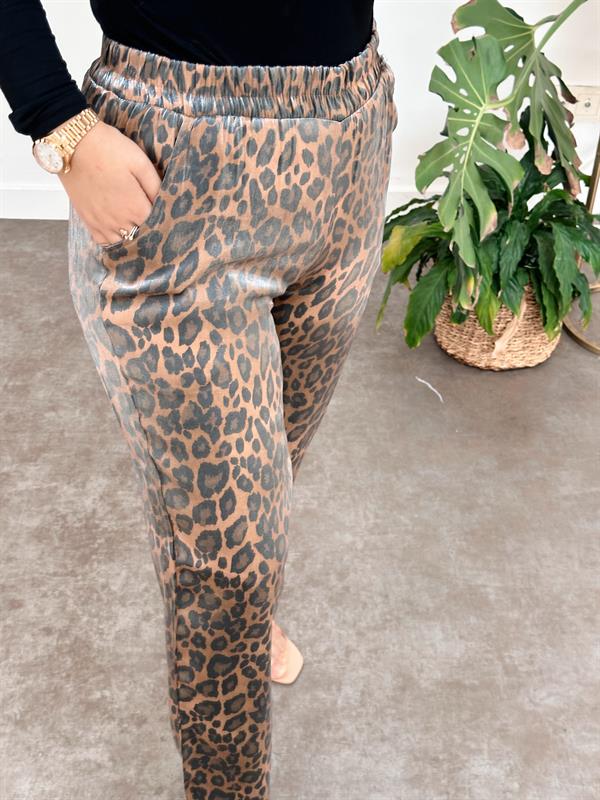 Leopar Desenli Parlak Dokuma Pantolon Kahve