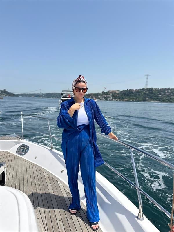 Pileli Saten Gömlekli Takım Sax Mavi