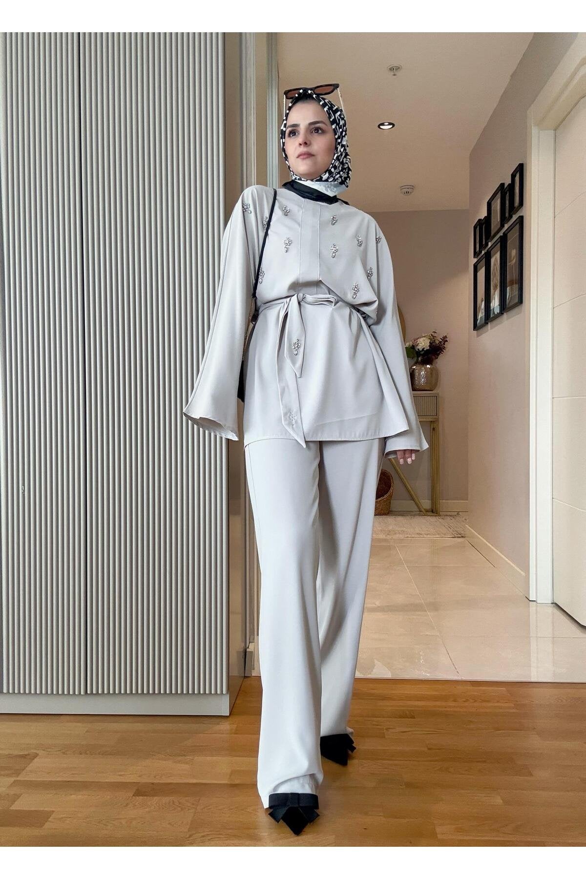 Taşlı Krep Kumaş Tunik İkili Takım Vizon