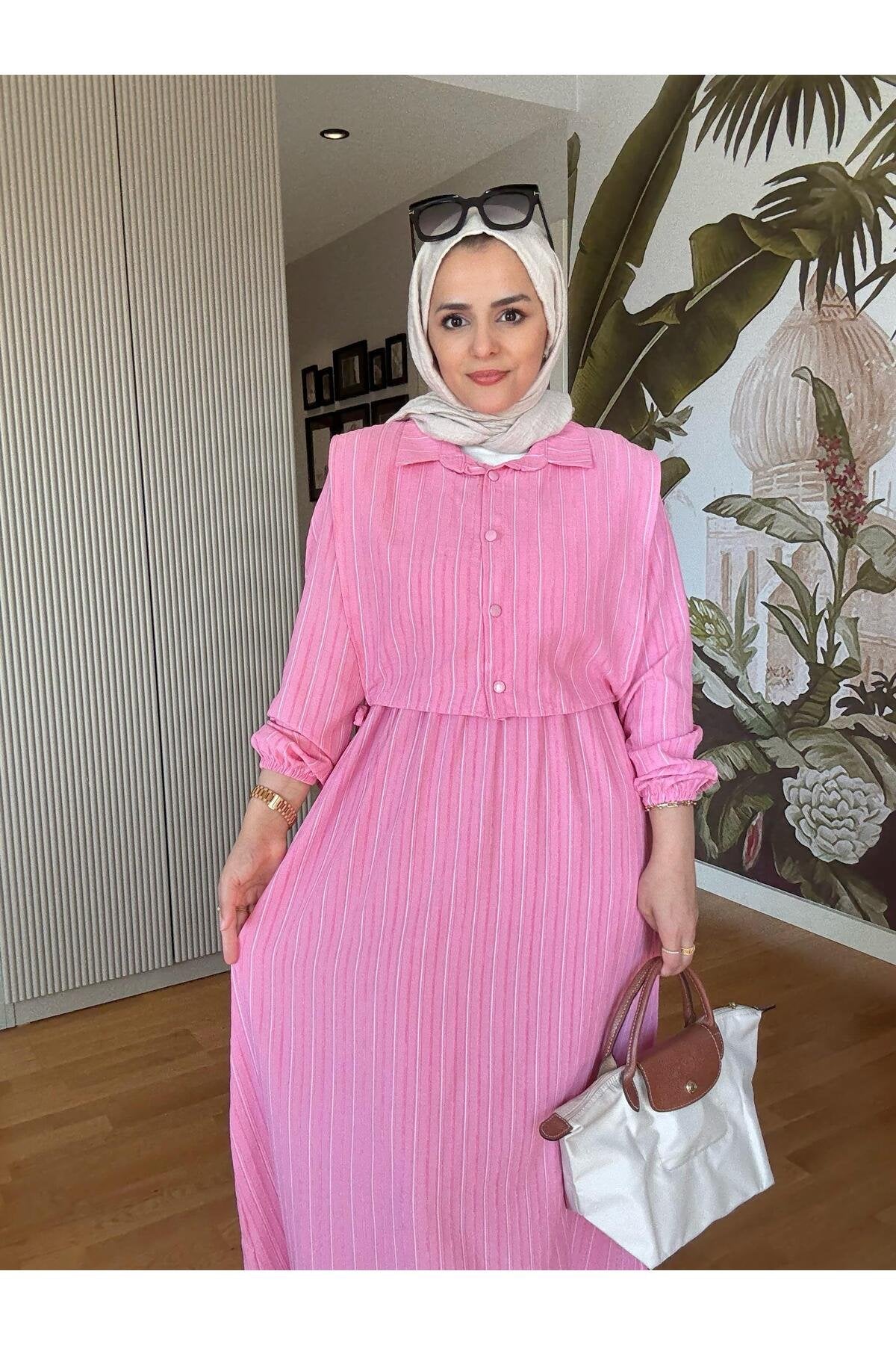 Çizgili Gömlek Detaylı Yazlık Elbise Takım – Renkli ve Konforlu Stil Fuşya