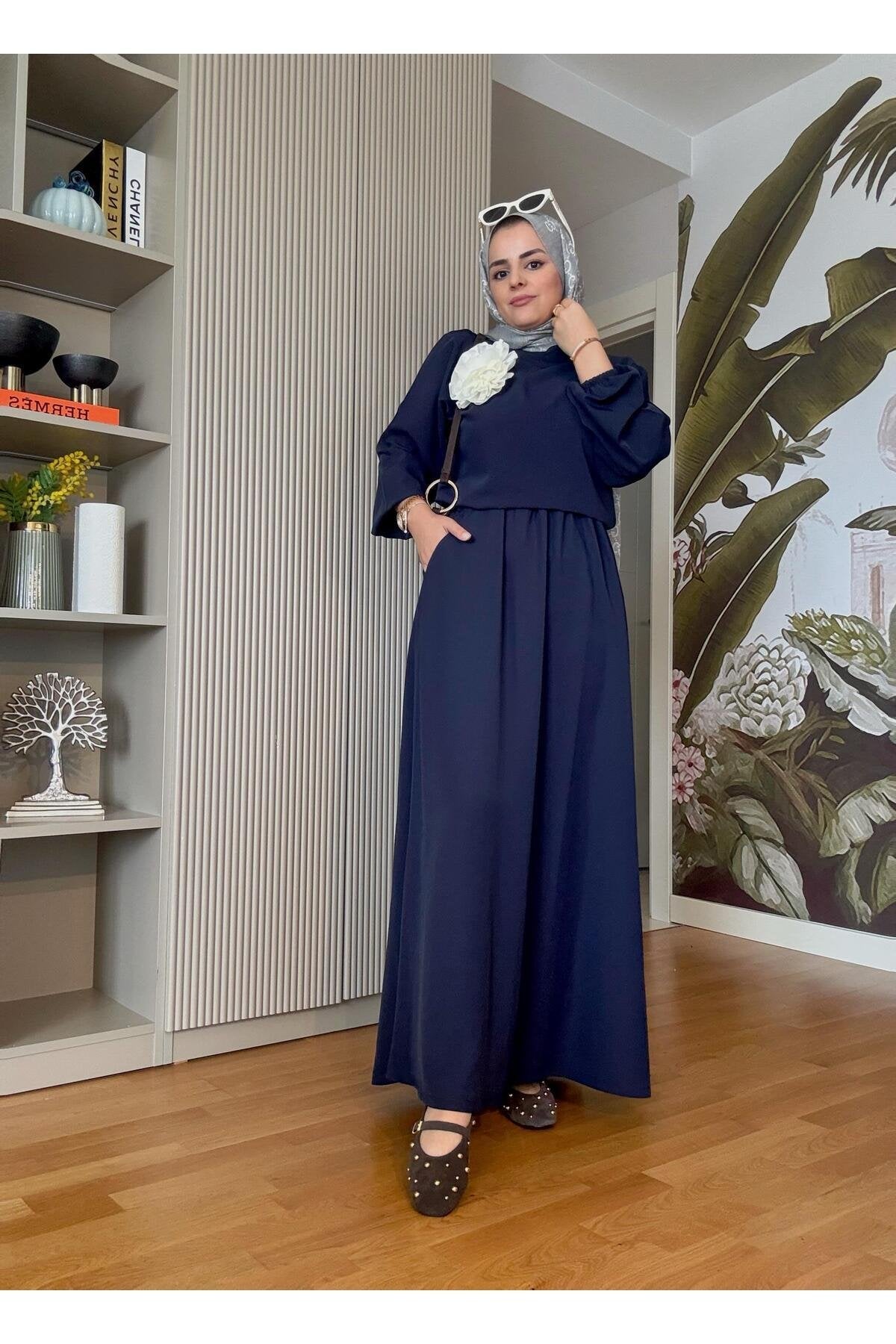 Broş Detaylı Etekli Takım Bej