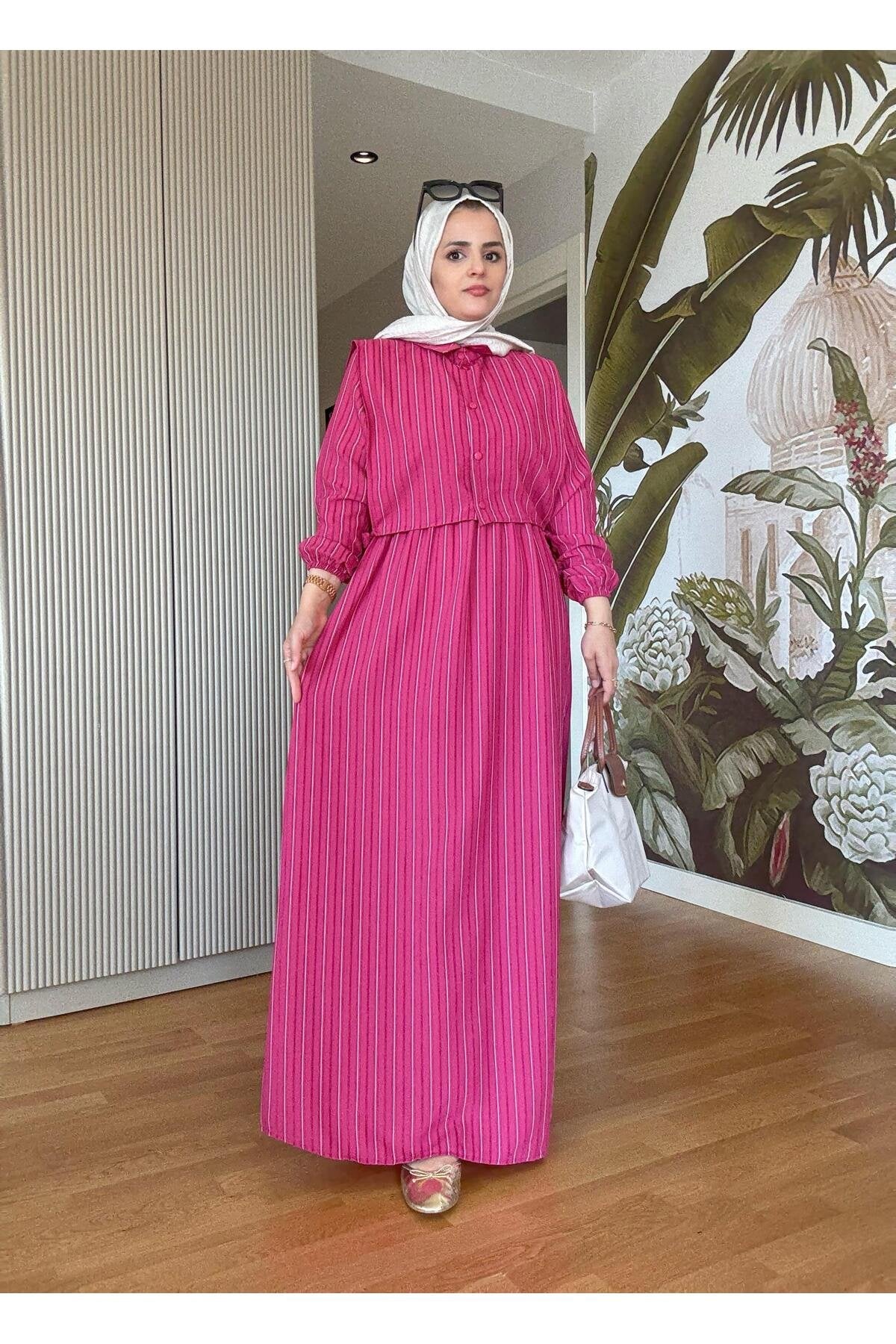 Çizgili Gömlek Detaylı Yazlık Elbise Takım – Renkli ve Konforlu Stil Fuşya
