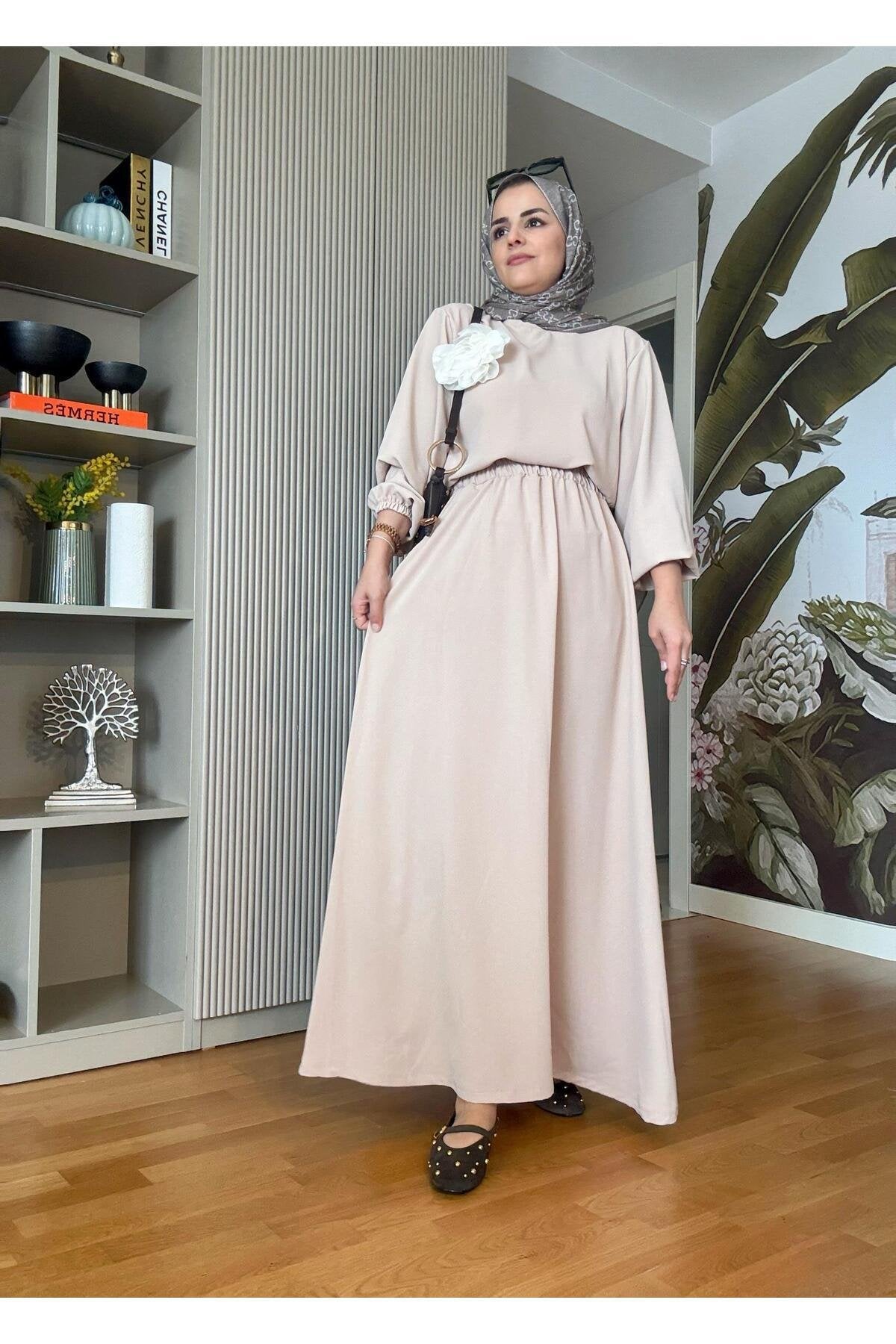 Broş Detaylı Etekli Takım Bej