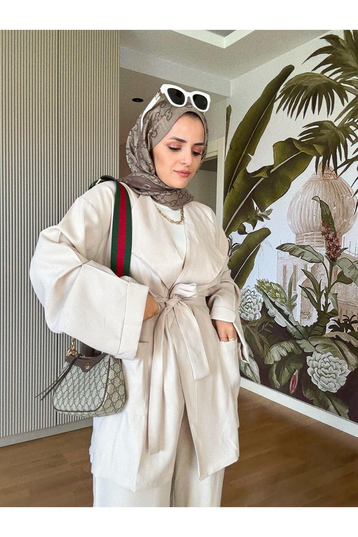 İthal Dokuma Dökümlü Ceketli Kuşaklı İkili Takım Bej