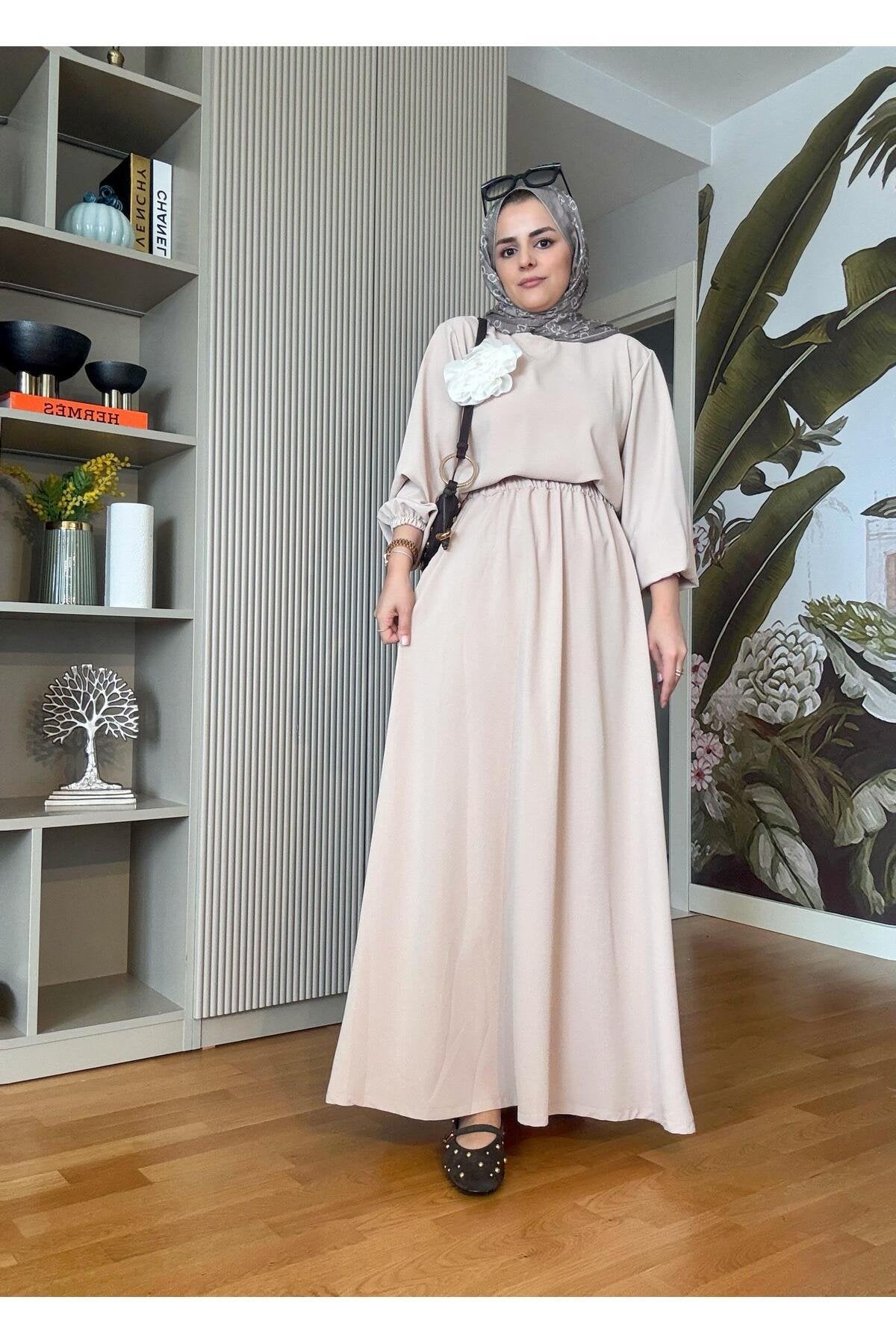 Broş Detaylı Etekli Takım Bej
