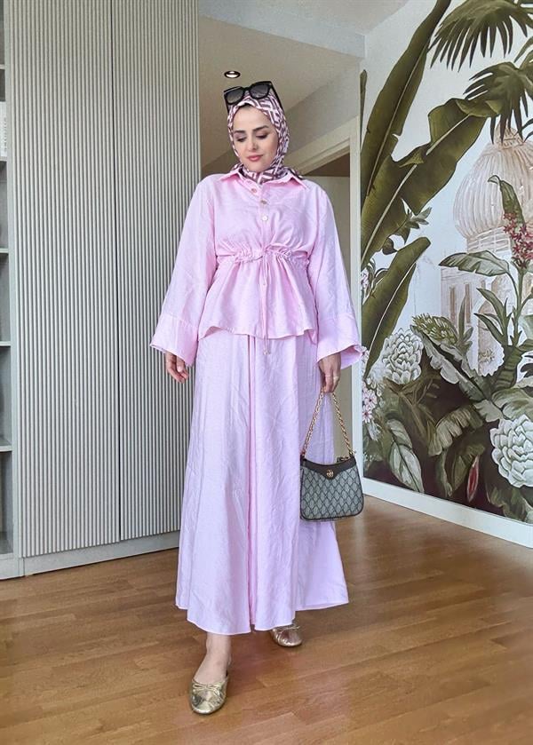 Pamuklu Kumaş Düğmeli Büzgü Detaylı Yazlık İkili Etekli Takım – Soft Renklerde Şıklık (36-46 Beden) Pembe