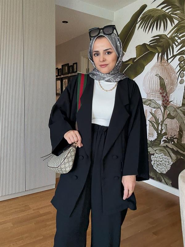 Siyah Düğmeli Yazlık Krep İkili Takım – Bol Paça & Ceketli