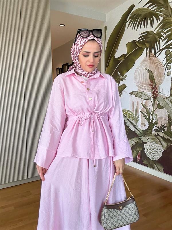 Pamuklu Kumaş Düğmeli Büzgü Detaylı Yazlık İkili Etekli Takım – Soft Renklerde Şıklık (36-46 Beden) Pembe