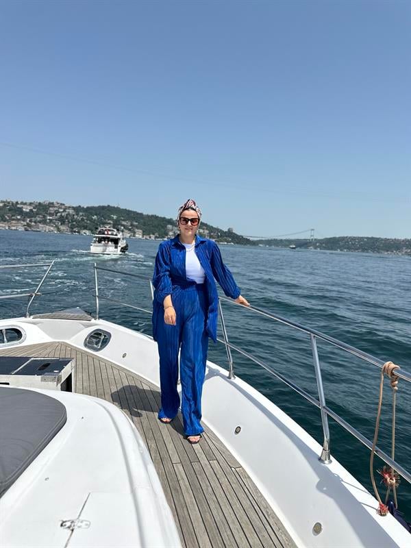 Pileli Saten Gömlekli Takım Sax Mavi