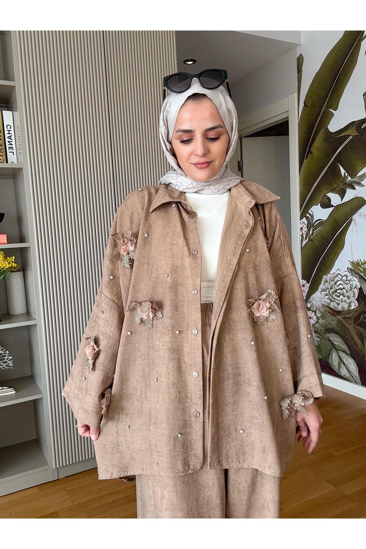 Keten Taş ve Dantel  Detaylı Gömlek Takım Kahve