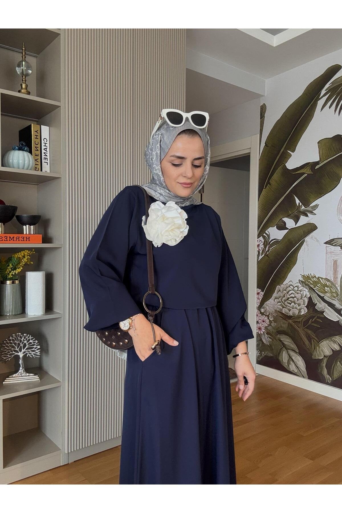 Broş Detaylı Etekli Takım Bej