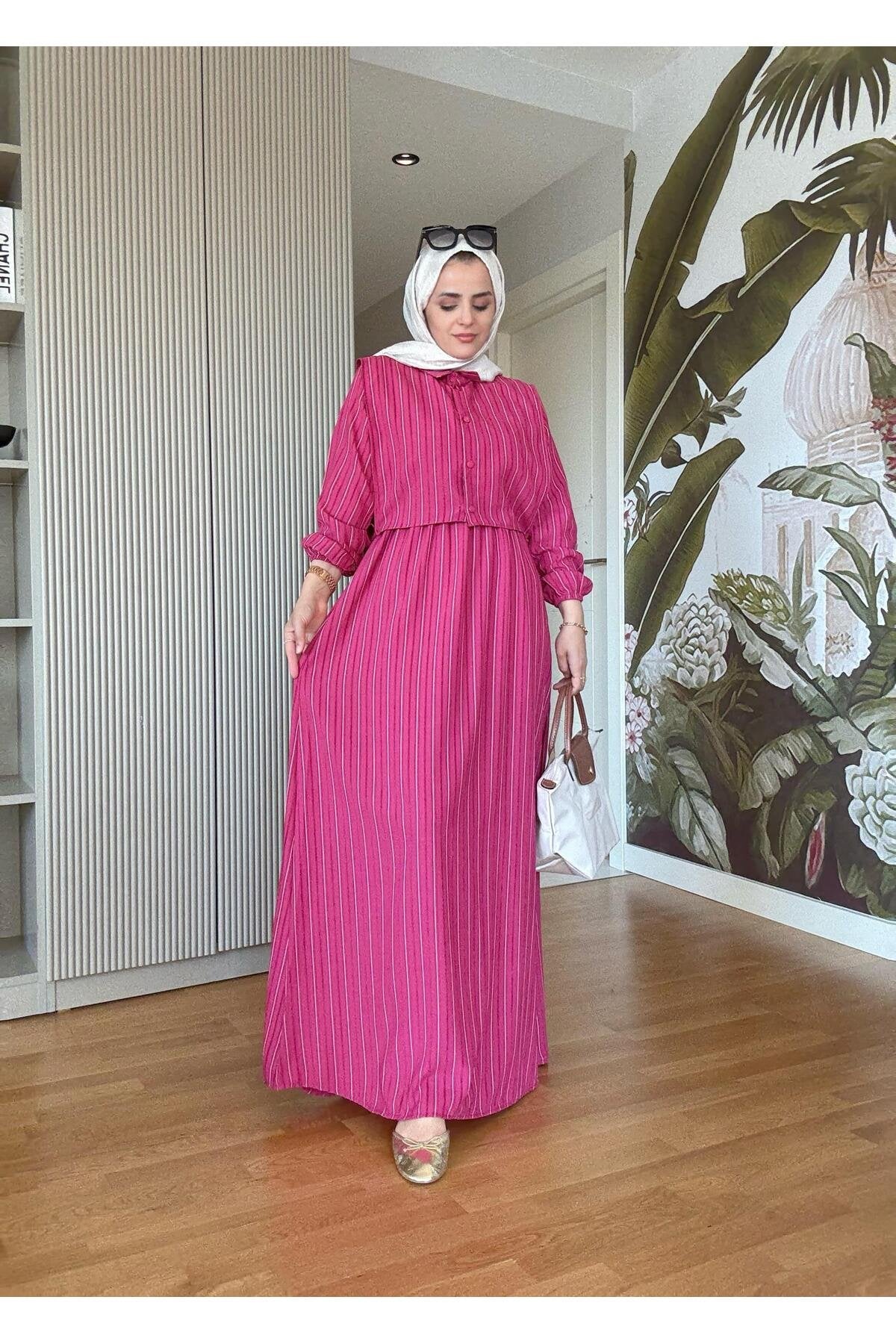 Çizgili Gömlek Detaylı Yazlık Elbise Takım – Renkli ve Konforlu Stil Fuşya