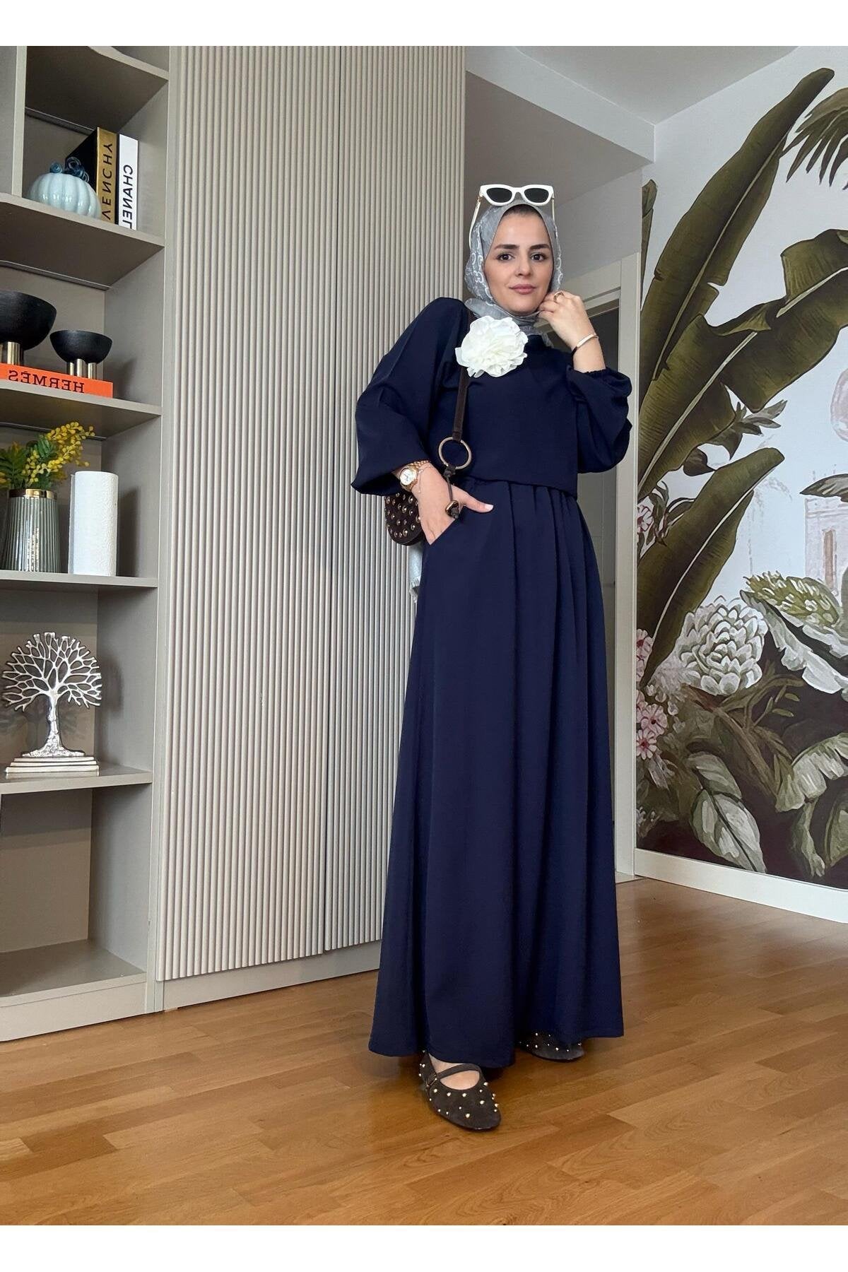 Broş Detaylı Etekli Takım Bej