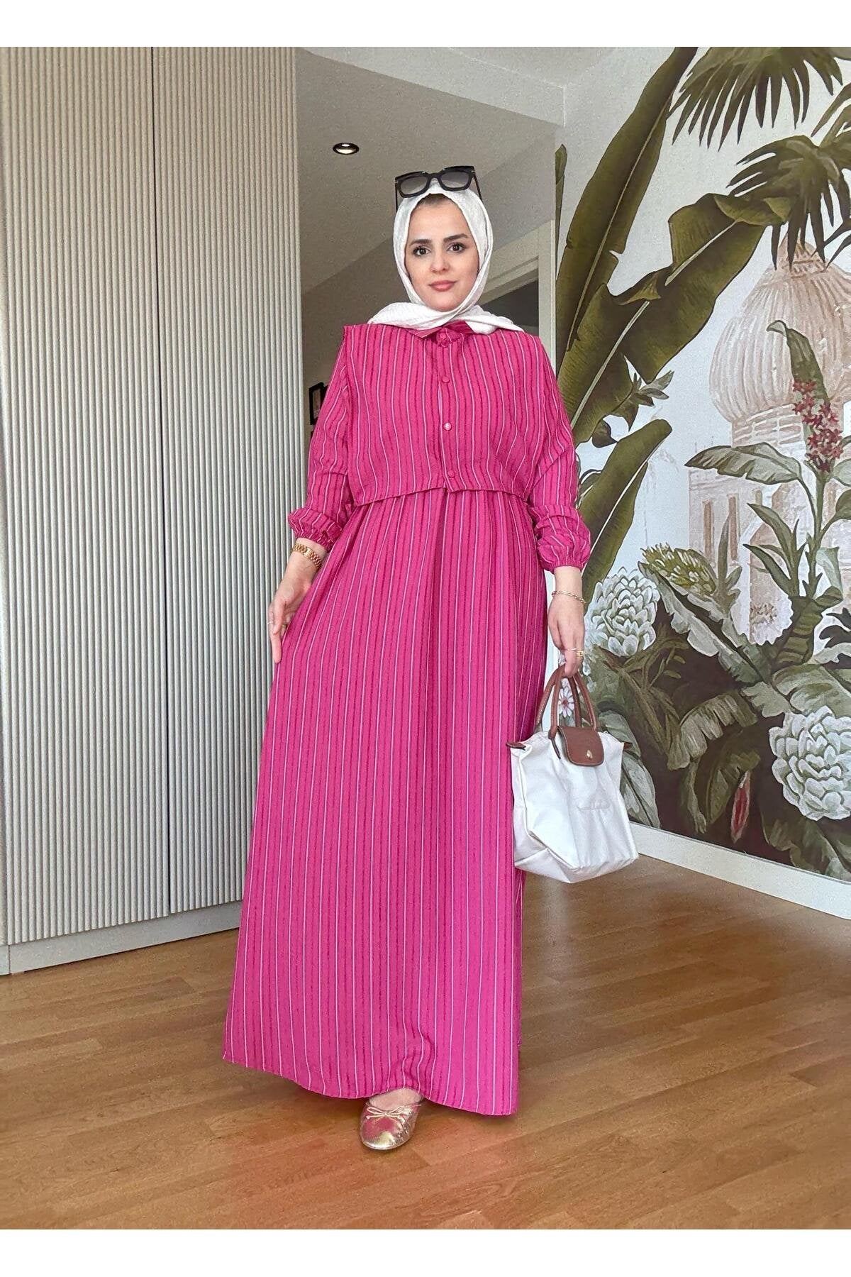 Çizgili Gömlek Detaylı Yazlık Elbise Takım – Renkli ve Konforlu Stil Fuşya
