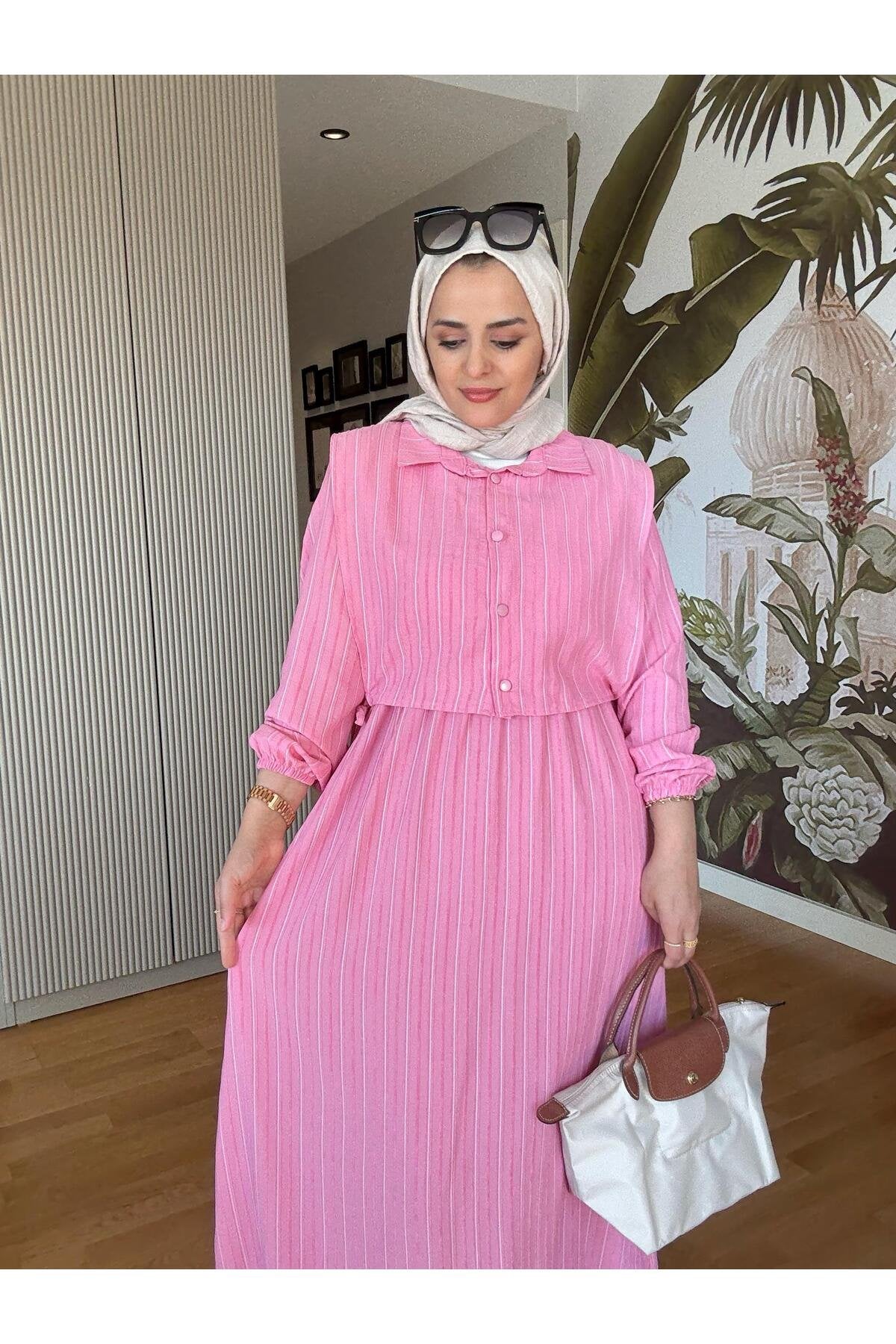 Çizgili Gömlek Detaylı Yazlık Elbise Takım – Renkli ve Konforlu Stil Fuşya