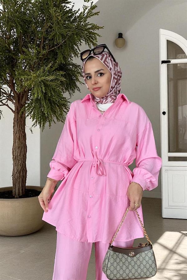 Çilek Keten Gömlekli Yazlık Kadın Tesettür Takım – Cepli Pantolonlu Rahat Şıklık (36-48 Beden) Pembe