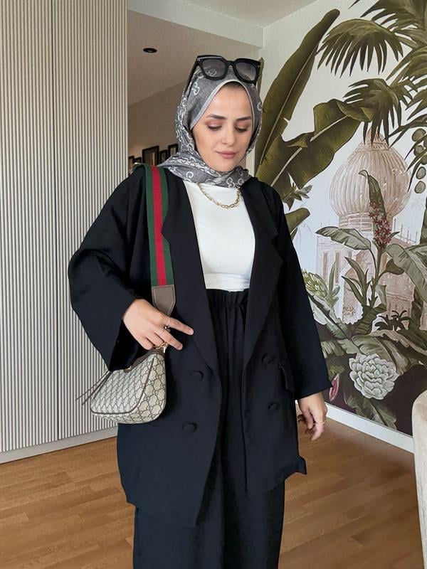 Siyah Düğmeli Yazlık Krep İkili Takım – Bol Paça & Ceketli