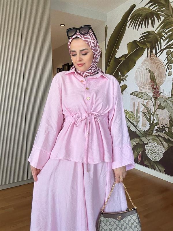 Pamuklu Kumaş Düğmeli Büzgü Detaylı Yazlık İkili Etekli Takım – Soft Renklerde Şıklık (36-46 Beden) Pembe