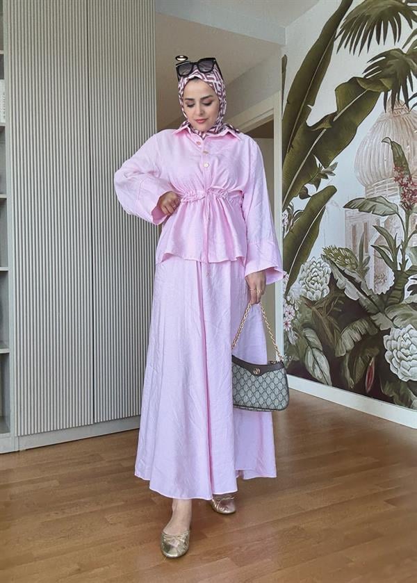 Pamuklu Kumaş Düğmeli Büzgü Detaylı Yazlık İkili Etekli Takım – Soft Renklerde Şıklık (36-46 Beden) Pembe